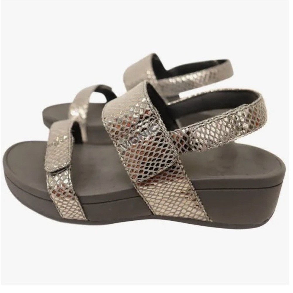 Vionic Bolinas Silver Snake Embossed
Slingback Adjustable Wedge Sandals Sz 8